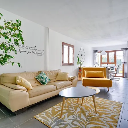 Apartment Le 44 - Appt Avec Jardin Prive Ris-Orangis